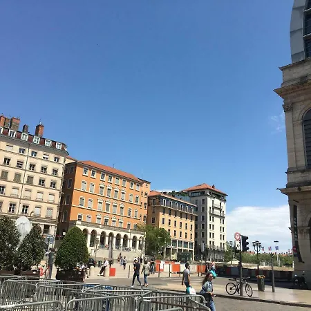 アパート Le Calme De L'opera. リヨン