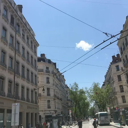 Le Calme De L'opera. * Lyon