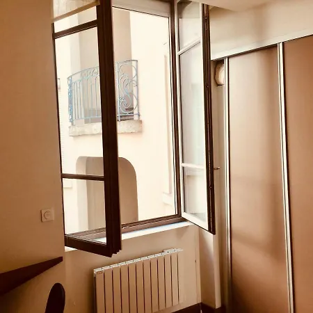 Le Calme De L'opera. * Lyon