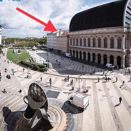 Le Calme De L'opera. * Lyon