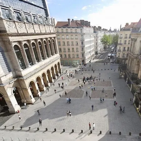 Le Calme De L'opera.