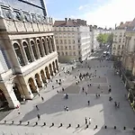 Le Calme De L'opera.