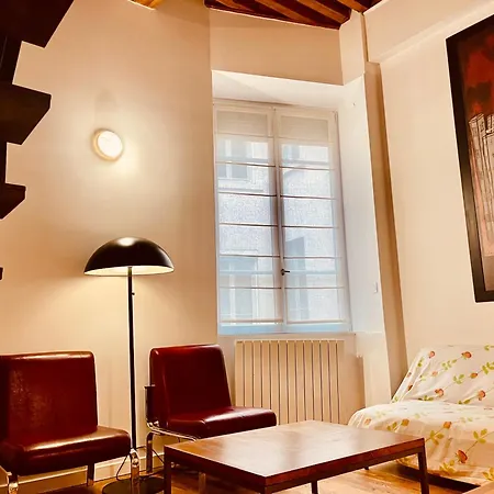 Le Calme De L'opera. *